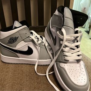 Air Jordan 1 mid painted grey size 9 men